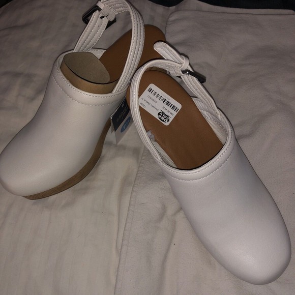 Universal Thread Shoes - Women's Watson Platform Clog Heels White - Universal Thread - SIZE 7.5 nwt